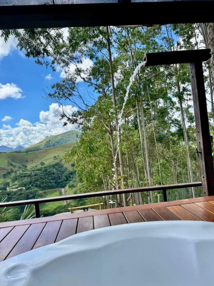 Vista panorâmica da hidromassagem para a serra